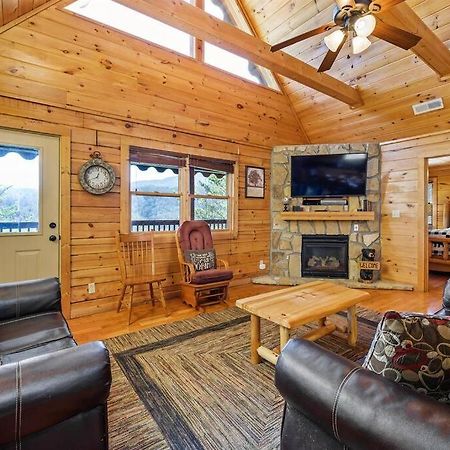 Spacious Smokies Cabin - Hot Tub With Mountain Views Gatlinburg Buitenkant foto
