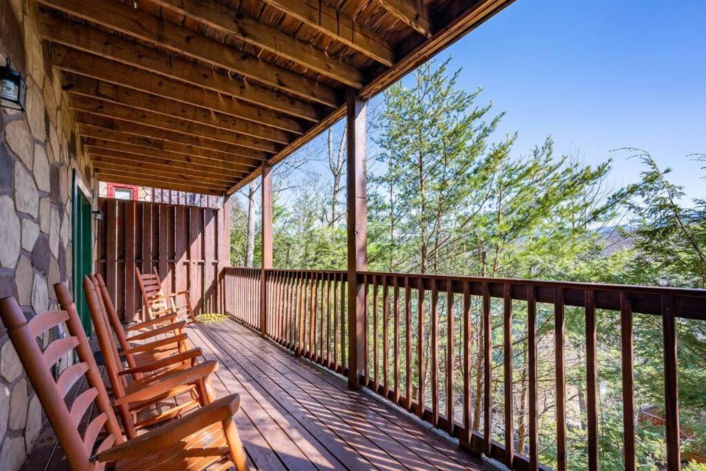 Spacious Smokies Cabin - Hot Tub With Mountain Views Gatlinburg Buitenkant foto