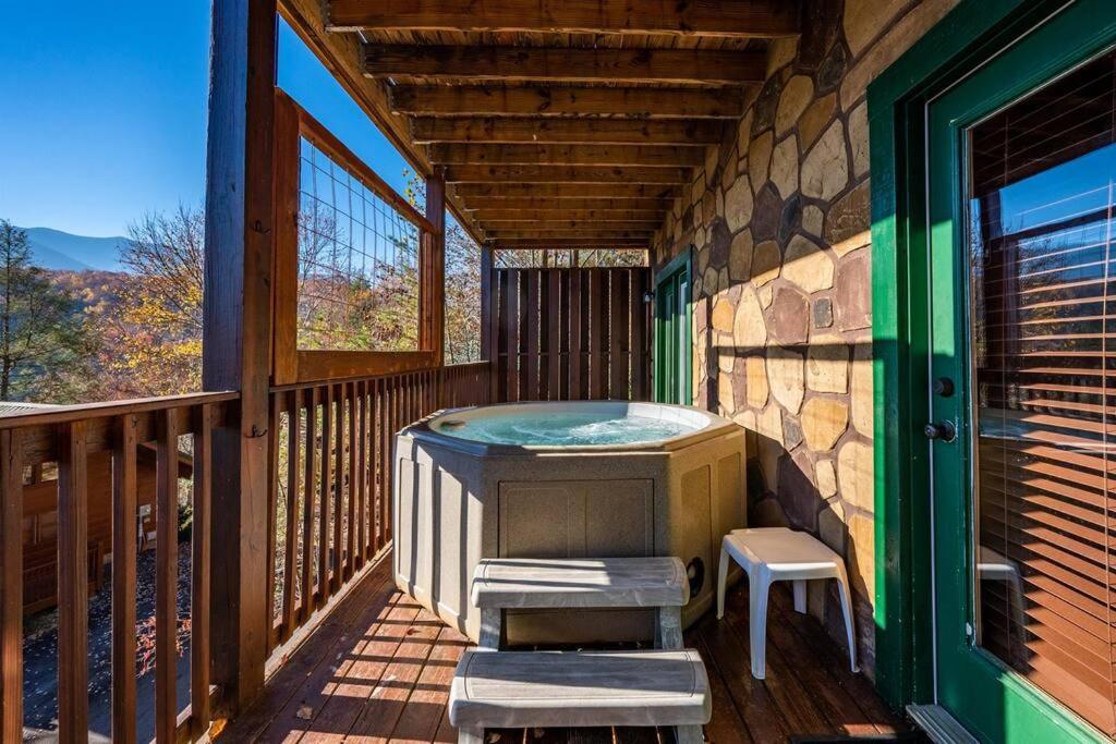 Spacious Smokies Cabin - Hot Tub With Mountain Views Gatlinburg Buitenkant foto