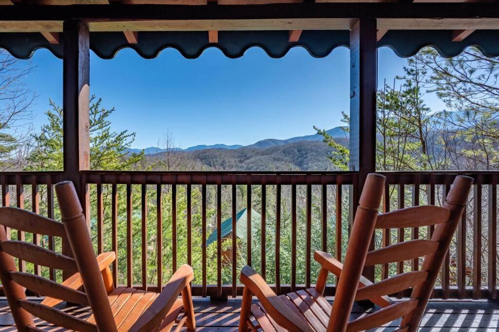 Spacious Smokies Cabin - Hot Tub With Mountain Views Gatlinburg Buitenkant foto