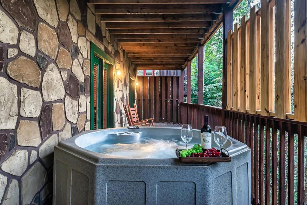 Spacious Smokies Cabin - Hot Tub With Mountain Views Gatlinburg Buitenkant foto