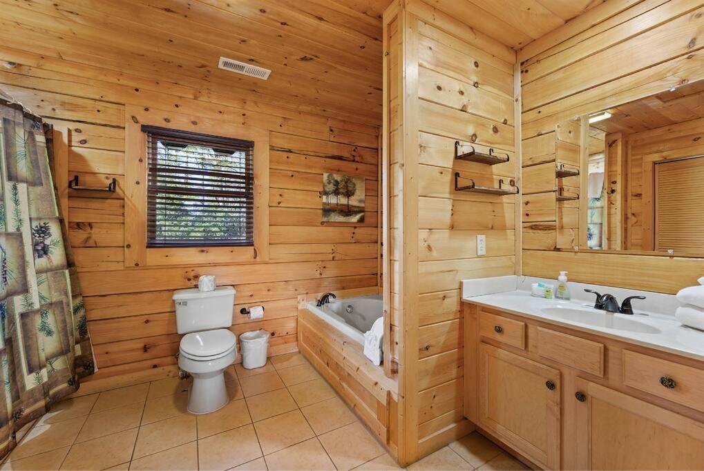 Spacious Smokies Cabin - Hot Tub With Mountain Views Gatlinburg Buitenkant foto