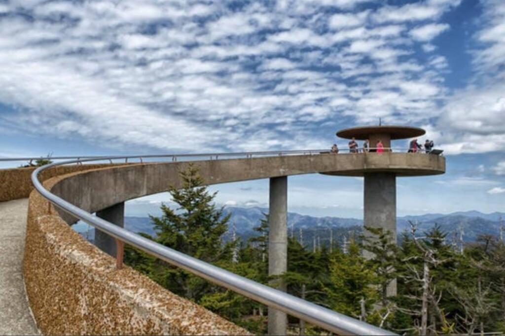 Spacious Smokies Cabin - Hot Tub With Mountain Views Gatlinburg Buitenkant foto