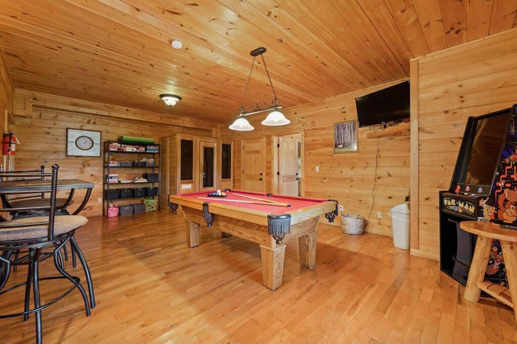 Spacious Smokies Cabin - Hot Tub With Mountain Views Gatlinburg Buitenkant foto