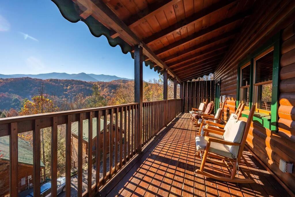 Spacious Smokies Cabin - Hot Tub With Mountain Views Gatlinburg Buitenkant foto