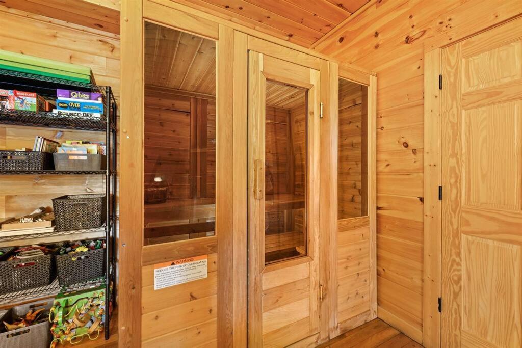 Spacious Smokies Cabin - Hot Tub With Mountain Views Gatlinburg Buitenkant foto