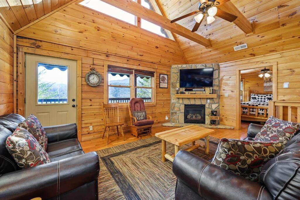 Spacious Smokies Cabin - Hot Tub With Mountain Views Gatlinburg Buitenkant foto